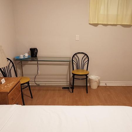 Cozy Private Rm Heart Of North York Free Parking Full Kitchen Close To Downtown Appartement Toronto Buitenkant foto