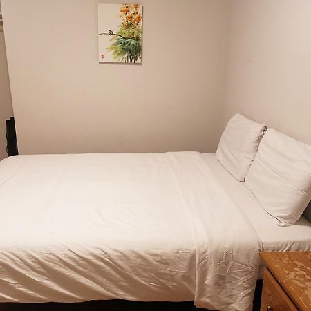Cozy Private Rm Heart Of North York Free Parking Full Kitchen Close To Downtown Appartement Toronto Buitenkant foto