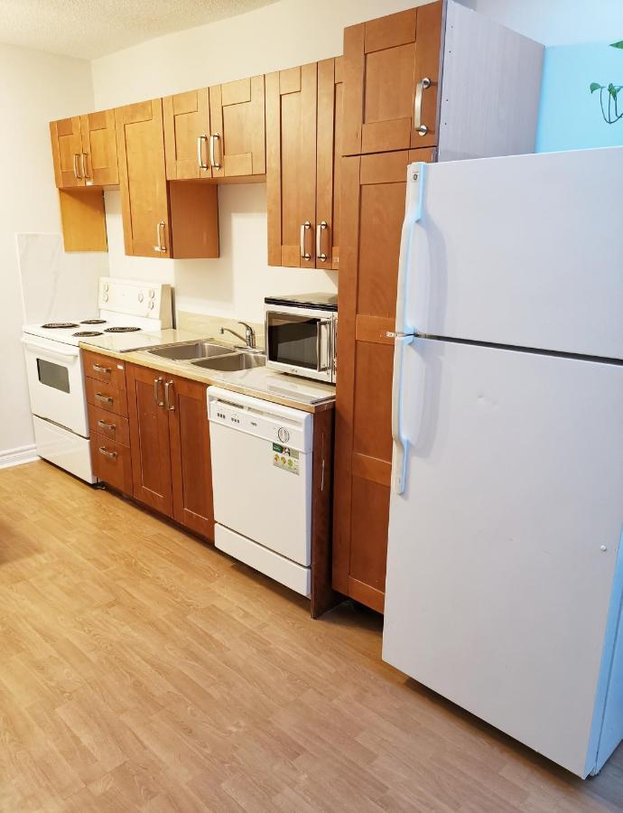 Cozy Private Rm Heart Of North York Free Parking Full Kitchen Close To Downtown Appartement Toronto Buitenkant foto