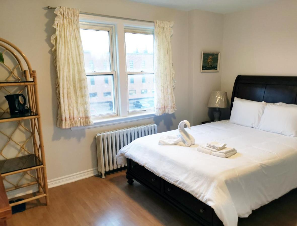 Cozy Private Rm Heart Of North York Free Parking Full Kitchen Close To Downtown Appartement Toronto Buitenkant foto