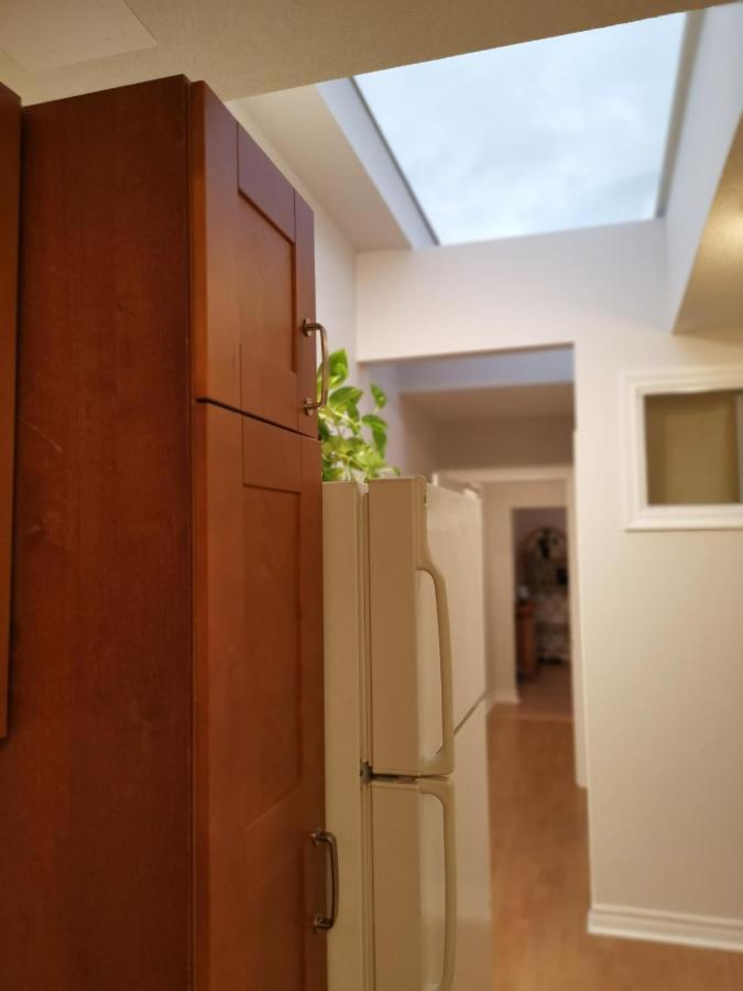 Cozy Private Rm Heart Of North York Free Parking Full Kitchen Close To Downtown Appartement Toronto Buitenkant foto